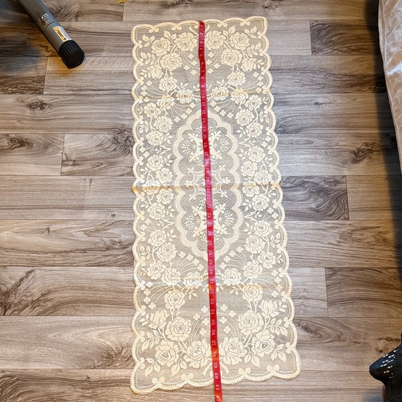 Floral Lace Table Runner - Picture 1 of 3